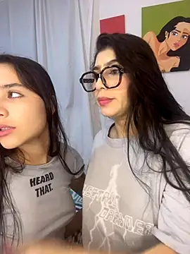 Snapshot of Sweet_and_Rous0 chatting on 10/16/25, 02:53 Sweet and Rous0 online show from 10/16/25, 02:53