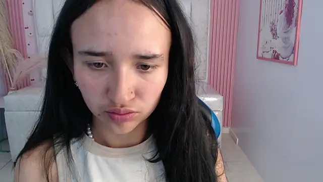 Snapshot of bella_vibess_s chatting on 11/21/25, 08:08 bella vibess s online show from 11/21/25, 08:08