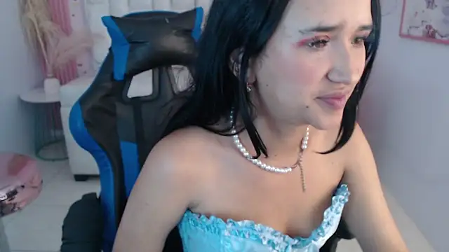 Snapshot of bella_vibess_s chatting on 11/27/25, 08:09 bella vibess s online show from 11/27/25, 08:09