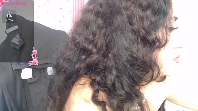 Snapshot of bella_vibess_s chatting on 11/14/25, 08:40 bella vibess s online show from 11/14/25, 08:40