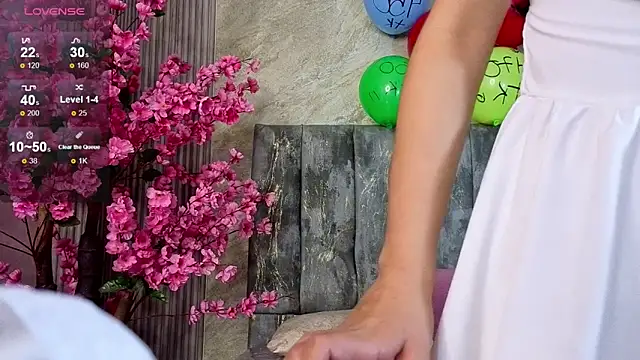 Snapshot of bella_vibess_s chatting on 11/26/25, 08:25 bella vibess s online show from 11/26/25, 08:25