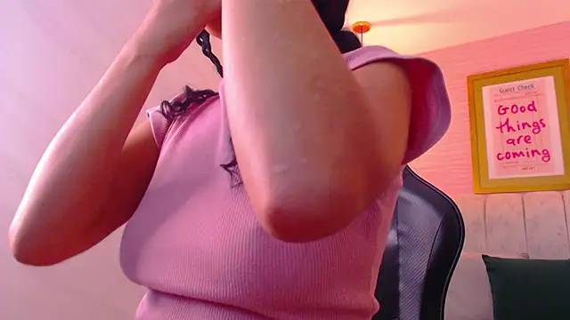 Snapshot of bella_vibess_s chatting on 11/08/25, 08:34 bella vibess s online show from 11/08/25, 08:34