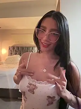 Snapshot of Min_junn chatting on 11/15/25, 11:31 Min junn online show from 11/15/25, 11:31