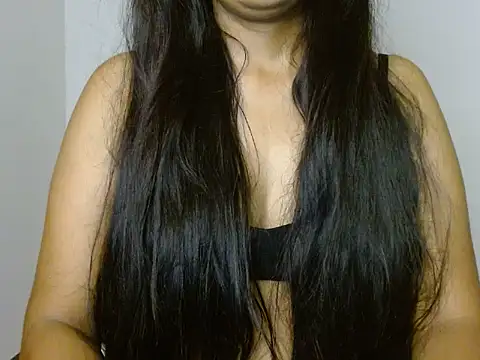 Snapshot of priya_022 chatting on 09/26/25, 04:47 priya 022 online show from 09/26/25, 04:47