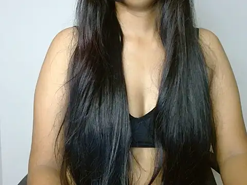 Snapshot of priya_022 chatting on 09/23/25, 04:03 priya 022 online show from 09/23/25, 04:03