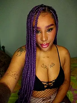 Snapshot of Queen_Amara chatting on 11/28/25, 03:17 Queen Amara online show from 11/28/25, 03:17