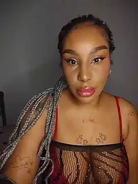 Snapshot of Queen_Amara chatting on 06/25/26, 04:21 Queen Amara online show from 06/25/26, 04:21