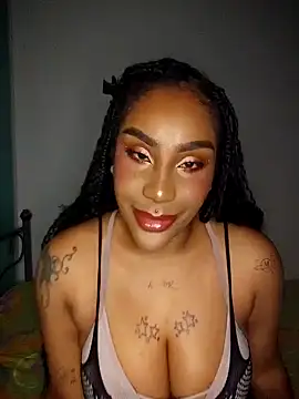 Queen Amara online show from 05/11/26, 03:52