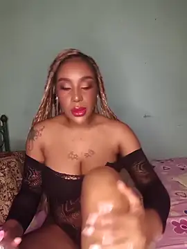 Snapshot of Queen_Amara chatting on 10/08/25, 01:29 Queen Amara online show from 10/08/25, 01:29