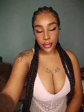 Snapshot of Queen_Amara chatting on 11/17/25, 02:59 Queen Amara online show from 11/17/25, 02:59