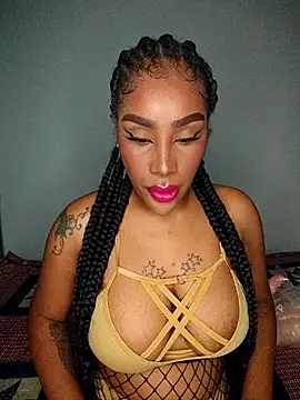 Snapshot of Queen_Amara chatting on 11/16/25, 02:49 Queen Amara online show from 11/16/25, 02:49