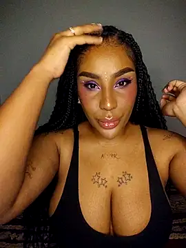 Queen Amara online show from 05/04/26, 03:43