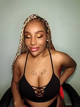 Snapshot of Queen_Amara chatting on 10/01/25, 02:38 Queen Amara online show from 10/01/25, 02:38