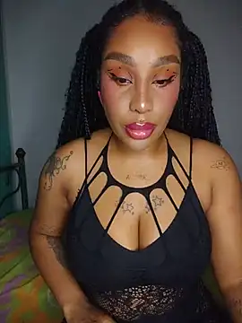 Queen Amara online show from 05/25/26, 04:01