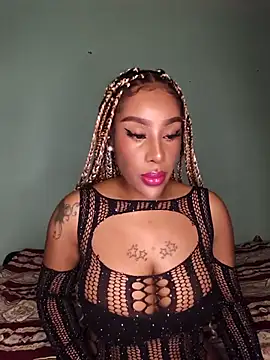 Snapshot of Queen_Amara chatting on 09/29/25, 03:02 Queen Amara online show from 09/29/25, 03:02