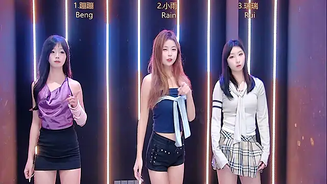 queen-001 online show from 11/08/25, 12:31