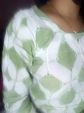 Komal-Rajput online show from 12/17/25, 04:34