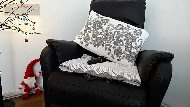 Snapshot of GingerAleMILF chatting on 01/18/26, 01:03 GingerAleMILF online show from 01/18/26, 01:03