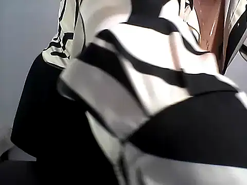 EllaLove2277 online show from 12/05/25, 06:56