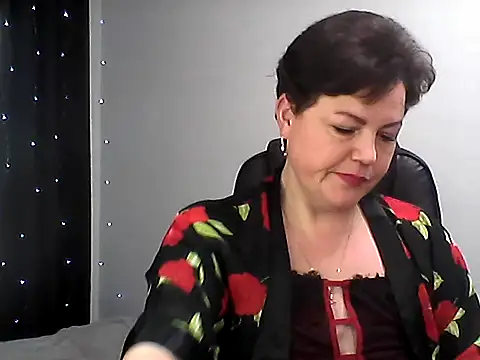 Snapshot of EllaLove2277 chatting on 12/21/25, 06:09 EllaLove2277 online show from 12/21/25, 06:09