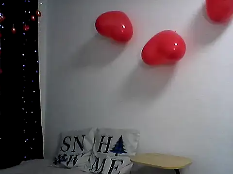 Snapshot of EllaLove2277 chatting on 02/14/26, 11:43 EllaLove2277 online show from 02/14/26, 11:43