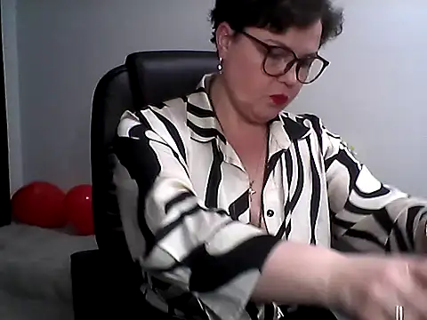 Snapshot of EllaLove2277 chatting on 02/21/26, 05:04 EllaLove2277 online show from 02/21/26, 05:04