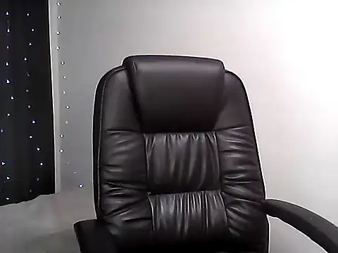 Snapshot of EllaLove2277 chatting on 12/22/25, 06:35 EllaLove2277 online show from 12/22/25, 06:35