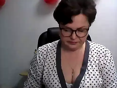 Snapshot of EllaLove2277 chatting on 02/18/26, 06:33 EllaLove2277 online show from 02/18/26, 06:33