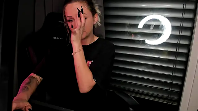 Lyra XX online show from 03/02/26, 09:11