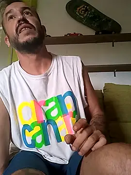 Snapshot of locoooo1313 chatting on 09/09/25, 01:31 locoooo1313 online show from 09/09/25, 01:31