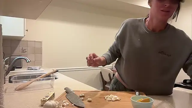 NurseStephania online show from 09/27/25, 09:54