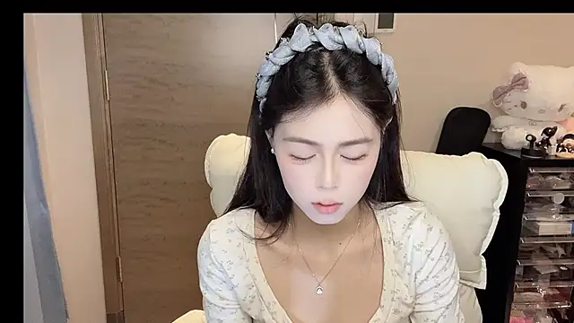 Koi-00 online show from 11/15/25, 11:20