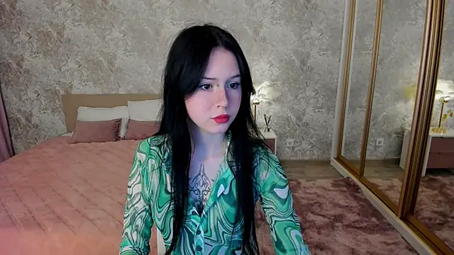 VioletHarme online show from 04/12/26, 03:43