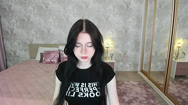 VioletHarme online show from 04/29/26, 11:36