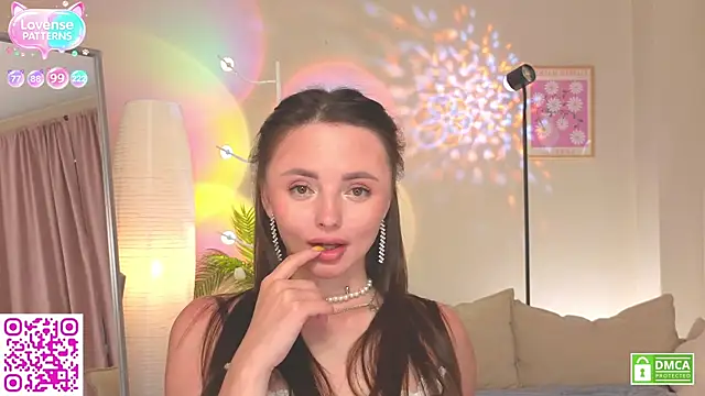 Snapshot of OliviaKis_ chatting on 07/19/26, 08:12 OliviaKis online show from 07/19/26, 08:12