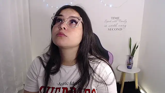 Snapshot of amberbakee chatting on 06/16/26, 04:40 amberbakee online show from 06/16/26, 04:40