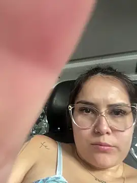 amberbakee online show from 10/19/25, 04:21