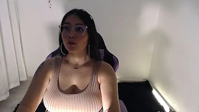 Snapshot of amberbakee chatting on 05/22/26, 10:19 amberbakee online show from 05/22/26, 10:19