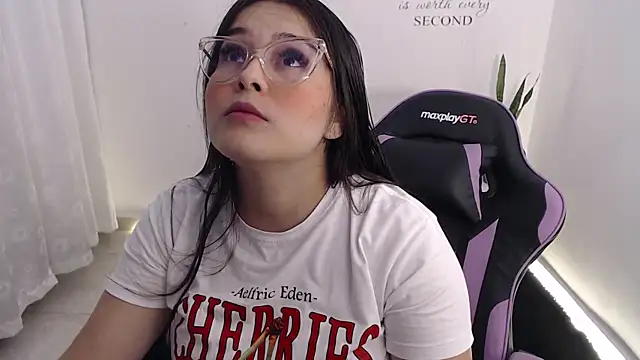 Snapshot of amberbakee chatting on 06/24/26, 02:15 amberbakee online show from 06/24/26, 02:15