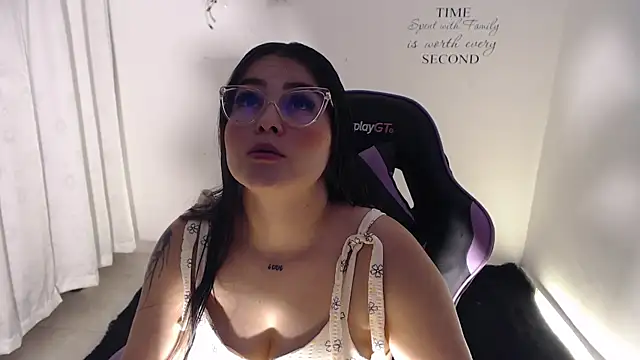 Snapshot of amberbakee chatting on 06/01/26, 03:44 amberbakee online show from 06/01/26, 03:44