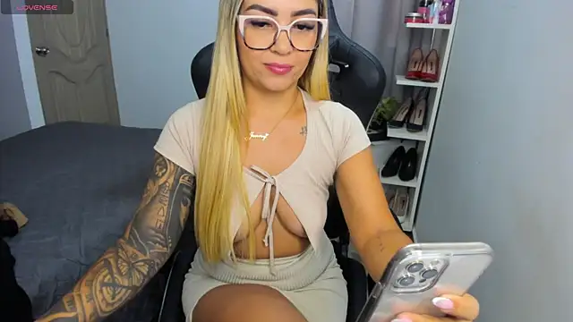 Snapshot of NicolPorto chatting on 09/23/25, 12:23 NicolPorto online show from 09/23/25, 12:23