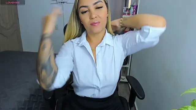 Snapshot of NicolPorto chatting on 10/05/25, 11:56 NicolPorto online show from 10/05/25, 11:56