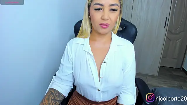 Snapshot of NicolPorto chatting on 11/14/25, 11:58 NicolPorto online show from 11/14/25, 11:58