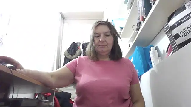 AnnaLive570 online show from 12/19/25, 05:32