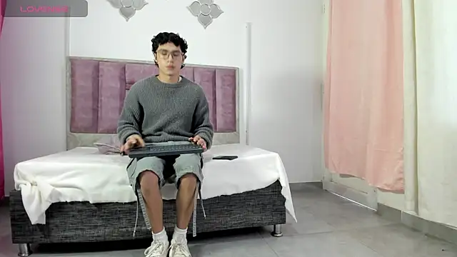 0anonimo bottom1 online show from 09/15/25, 12:38