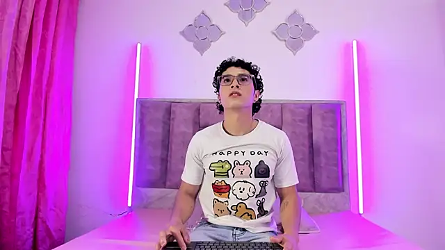 0anonimo bottom1 online show from 09/17/25, 01:02