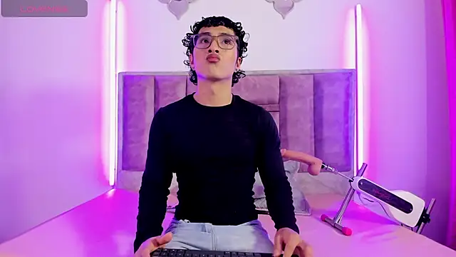 0anonimo bottom1 online show from 10/07/25, 07:15