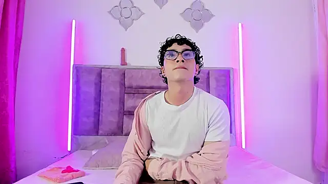 0anonimo bottom1 online show from 09/11/25, 01:33