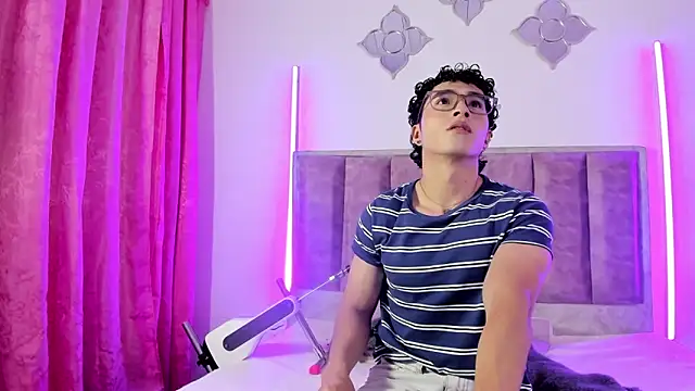 0anonimo bottom1 online show from 09/14/25, 07:47