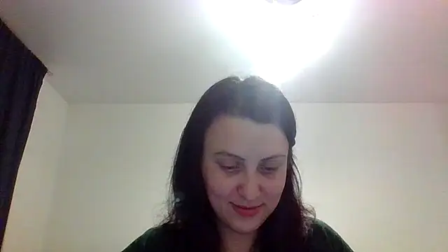 Snapshot of Nyrella chatting on 11/12/25, 04:33 Nyrella online show from 11/12/25, 04:33